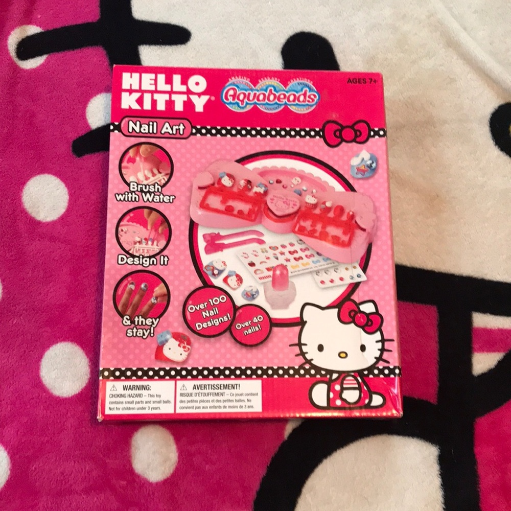Hello Kitty Nail Art